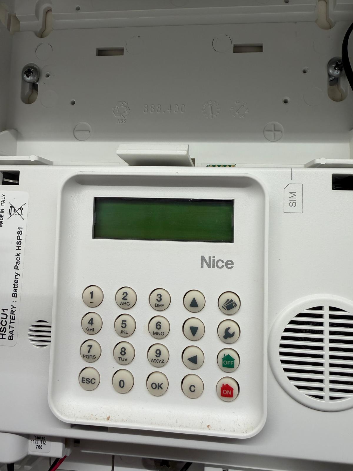 Centrale d'alarme Nice Home Security HSCU1 ouverte pour diagnostic